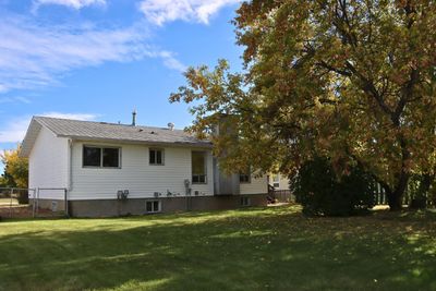 5410 52 A St, House detached with 4 bedrooms, 3 bathrooms and 2 parking in Berwyn AB | Image 3