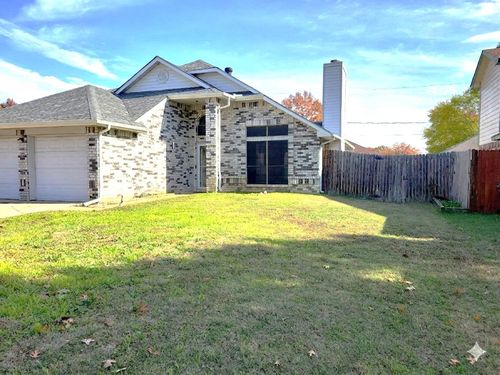 6301 Fairlane Dr, Arlington, TX, 76001-7405 | Card Image