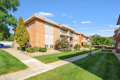 apt-202-742 W Kilgore Rd, Kalamazoo, MI, 49008-3643 | Card Image