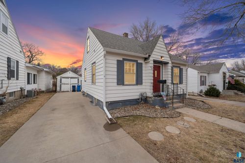 717 S Glendale Ave, Sioux Falls, SD, 57104-4528 | Card Image
