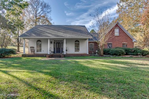 117 Woods Lake Dr, Madison, MS, 39110-8130 | Card Image