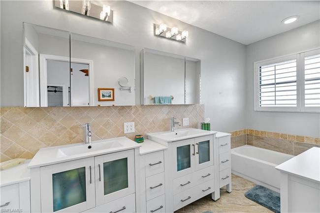 12321 Moon Shell Dr, House other with 3 bedrooms, 3 bathrooms and 2 parking in MATLACHA ISLES FL | Image 22