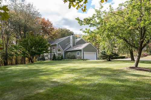 151 Oak Ridge Cir, Mahopac, NY, 10541-2936 | Card Image