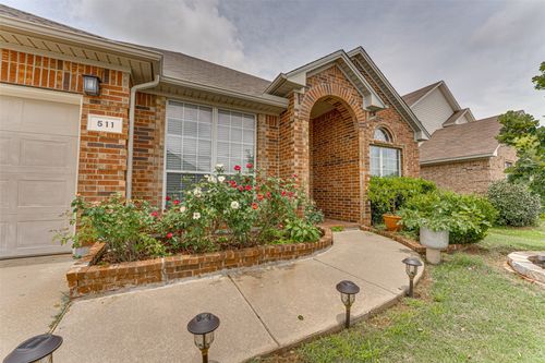 511 Poplar Vista Ln, Arlington, TX, 76002-4782 | Card Image
