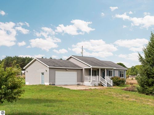 4943 N 33 Rd, Manton, MI, 49663-9626 | Card Image