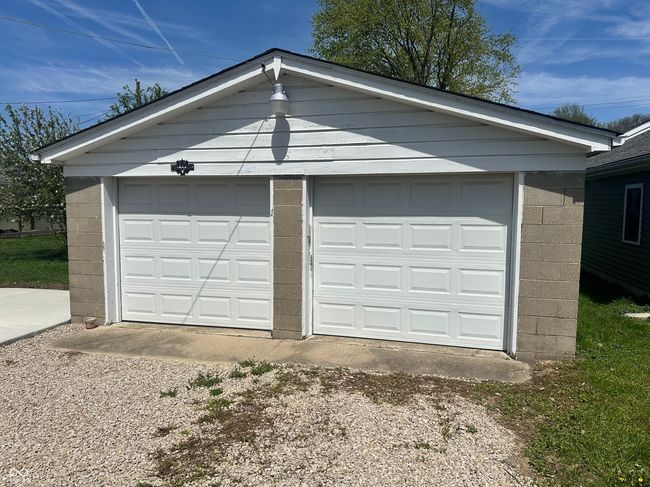 view of detached garage | Image 4