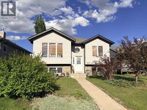 4828 56 Ave, Innisfail, AB, T4G1Y7 | Card Image