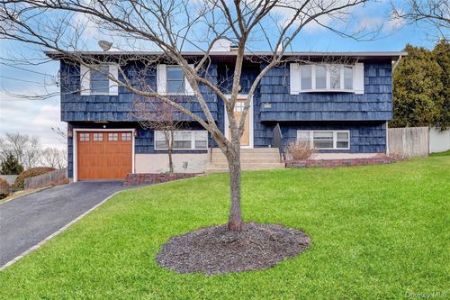 293 Avenue B, Ronkonkoma, NY, 11779-1915 | Card Image