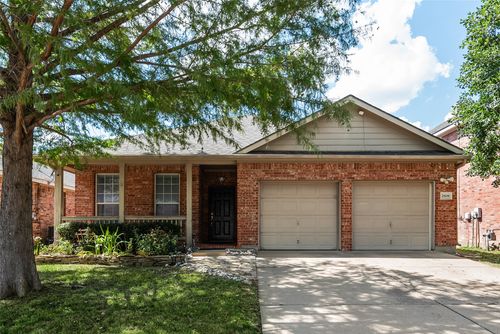 2808 Grandview Dr, Grand Prairie, TX, 75052-8528 | Card Image