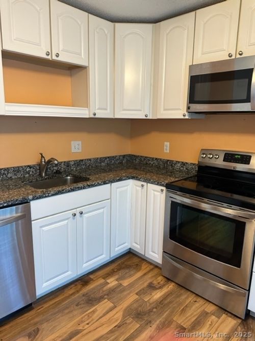 unit-10-8-585 Park Rd, Waterbury, CT, 06708-2355 | Card Image