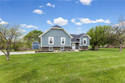 19817 S Clare Rd, Spring Hill, KS, 66083-8760 | Card Image