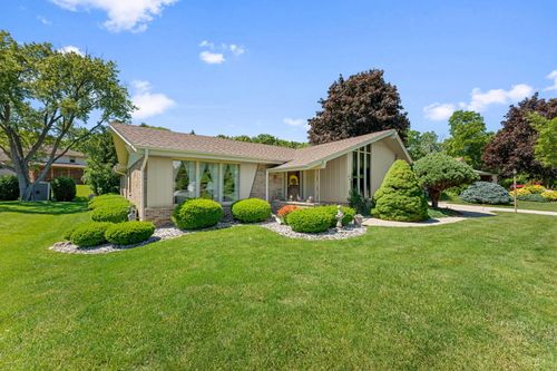 4821 W Clayton Crest Ave, Greenfield, WI, 53220-5034 | Card Image