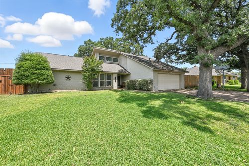 1903 Reverchon Dr, Arlington, TX, 76017-4423 | Card Image