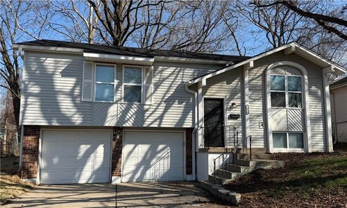 8004 E 120th St, Grandview, MO, 64030-1333 | Card Image
