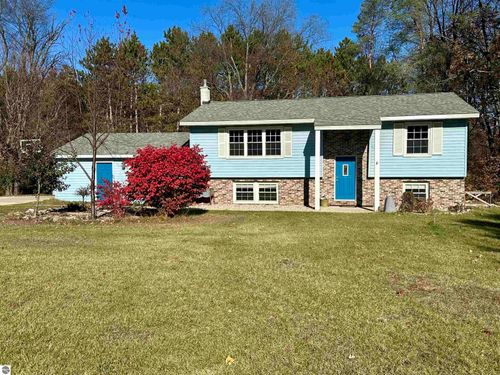 8398 W Whispering Pines Cir, Lake City, MI, 49651-9097 | Card Image