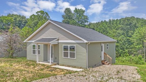 353 Elm St, New Straitsville, OH, 43766 | Card Image