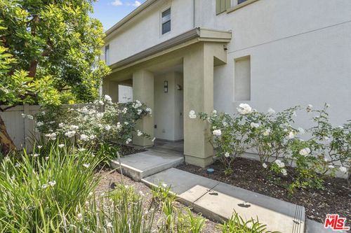 12000 Jackson Square Ct, Hawthorne, CA, 90250-1666 | Card Image