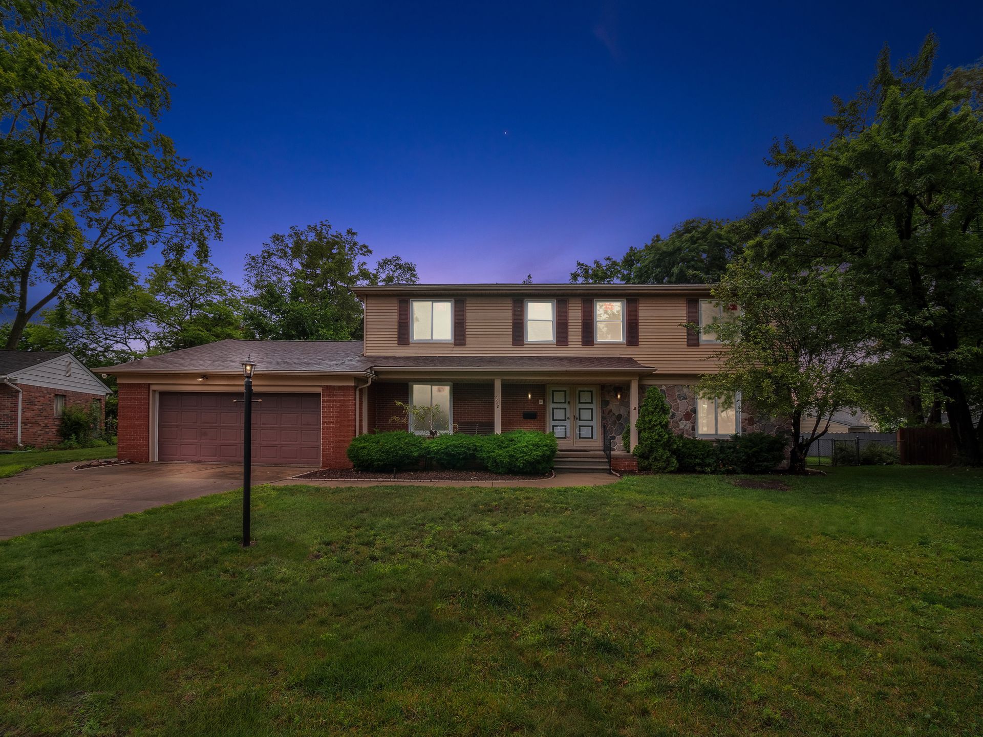 Oak Ct, Hazel Park, MI 48030
