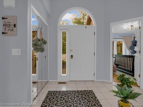 5348 Fairway Ct, West Bloomfield, MI, 48323-3420 | Card Image