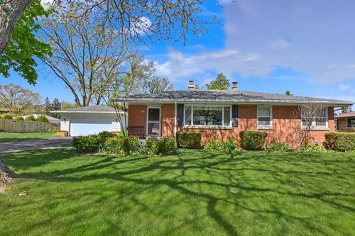 3633 S 158th St, New Berlin, WI, 53151-5107 | Card Image