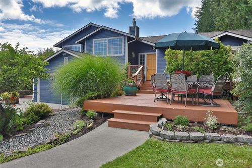 4537 Hilltop Dr, Clinton, WA, 98236-8700 | Card Image