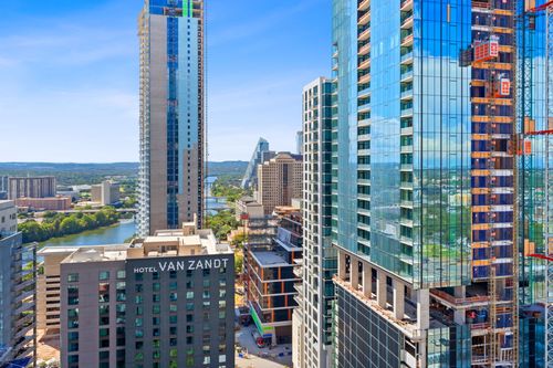 1610-84 N Interstate 35, Austin, TX, 78701-4974 | Card Image