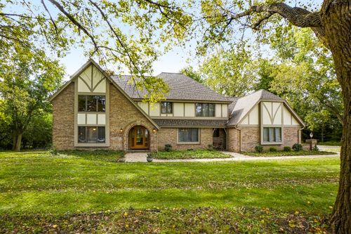 N26W30851 Golf Hills Dr, Pewaukee, WI, 53072-4765 | Card Image