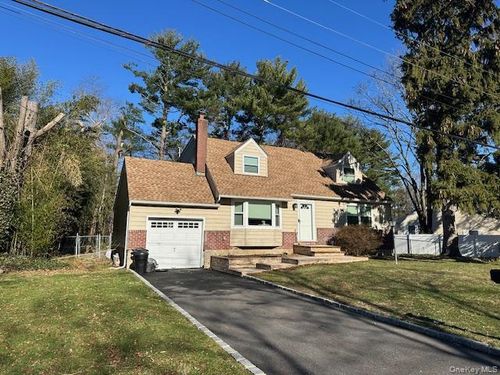 21 Ruby Ln, Huntington Station, NY, 11746-4518 | Card Image