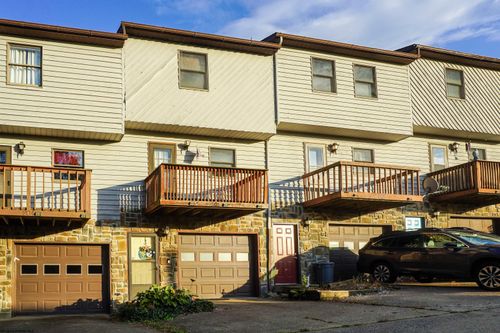 204 Cedarstone Dr, Morgantown, WV, 26505-3784 | Card Image
