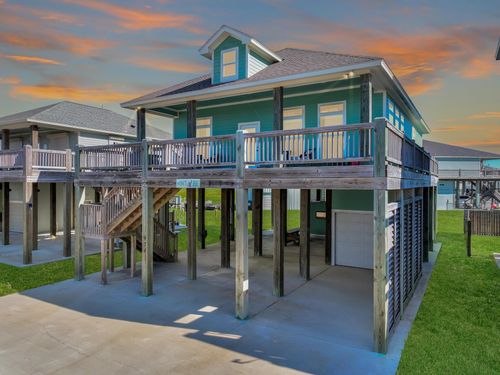 974 Surf Rd, Crystal Beach, TX, 77650-3631 | Card Image