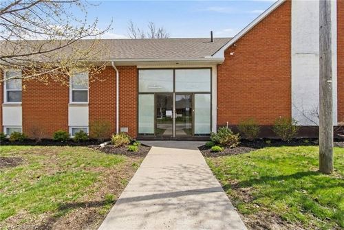 211 Birmingham St W, Mount Forest, ON, N0G2L1 | Card Image