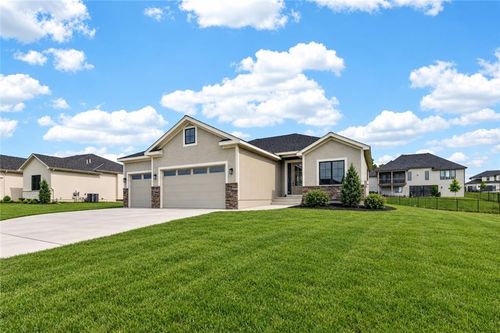 2605 Ne Crestview St, Grain Valley, MO, 64029-8466 | Card Image