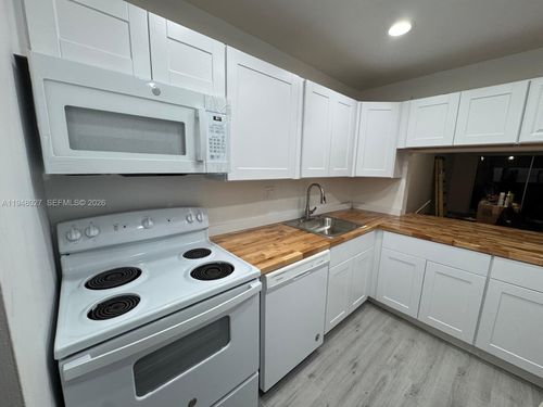 apt-210-8051 Colony Cir S, Tamarac, FL, 33321-3918 | Card Image