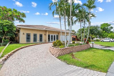 750 Nw 37th St, House other with 4 bedrooms, 5 bathrooms and null parking in Oakland Park FL | Image 2