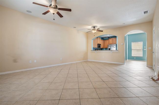 Living/DIning Combo | Image 34