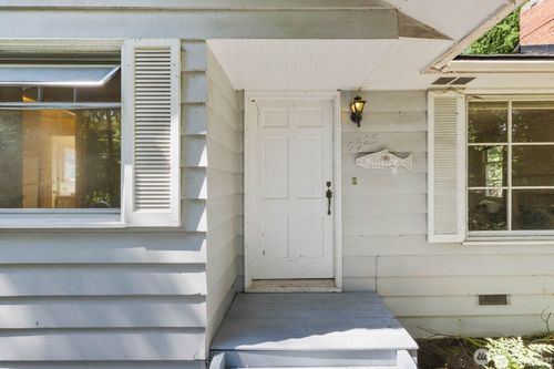 9525 7th Ave Nw, Seattle, WA, 98117-2128 | Card Image