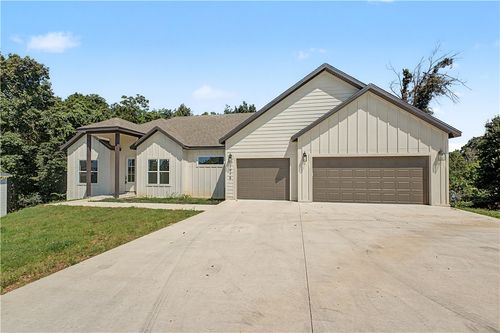 1975 Collins Dr, Pea Ridge, AR, 72751-3743 | Card Image