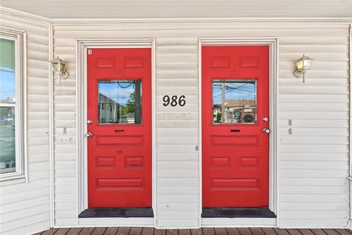 986 Smith St, Providence, RI, 02908-2728 | Card Image