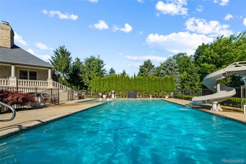 6-65884 Windrose Ct, Ray Twp, MI, 48096-1837 | Card Image