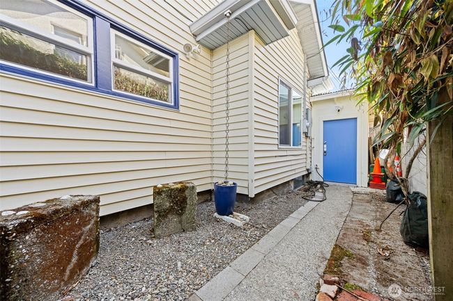 Side yard to Garage | Image 36