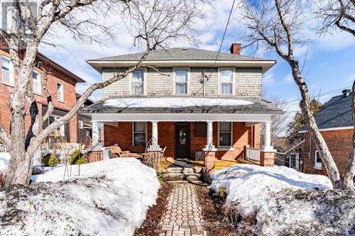 24 Mary St W, Huntsville, ON, P1H1V3 | Card Image