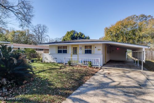 2011 Woodmont St, Pascagoula, MS, 39567-5917 | Card Image
