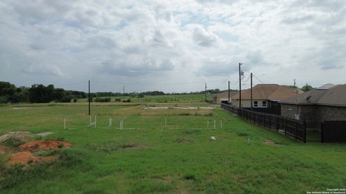 152 Parkcrest, Floresville, TX, 78114-1658 | Card Image