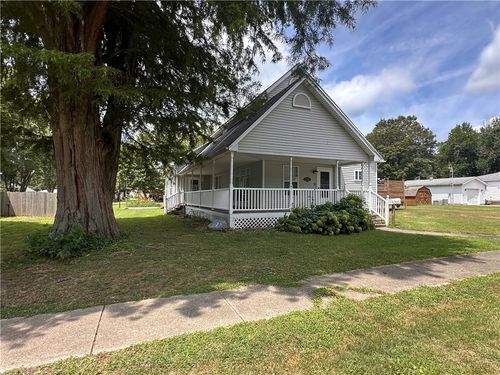 705 Maple St, Pana, IL, 62557-1863 | Card Image