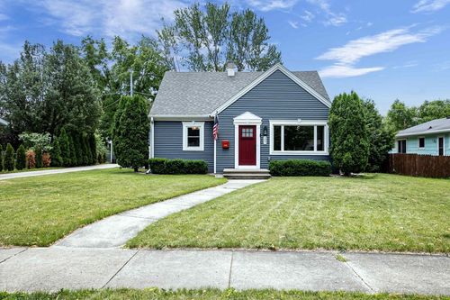 207 Crescent Drive, NEENAH, WI, 54956 | Card Image