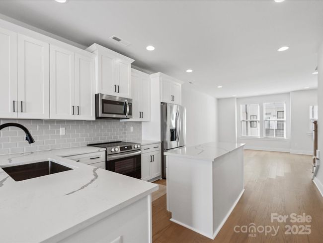 1122 Pegram Crossing Dr, Townhouse with 3 bedrooms, 4 bathrooms and null parking in Charlotte NC | Image 4