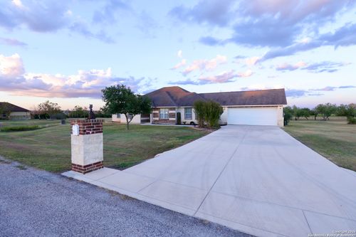 123 Colette Ln, Marion, TX, 78124-4023 | Card Image
