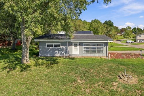 121 Crescent St, Evans City, PA, 16033-9217 | Card Image