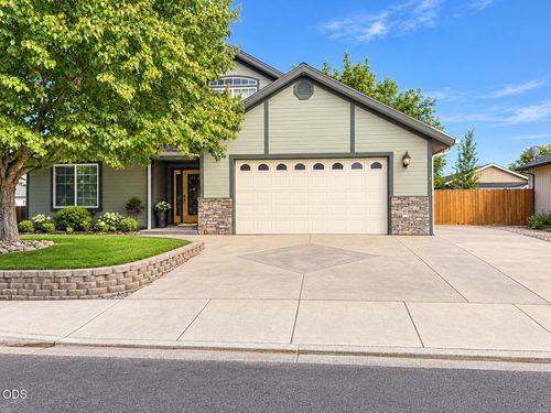 1052 Kensington Ct, Central Point, OR, 97502-2996 | Card Image