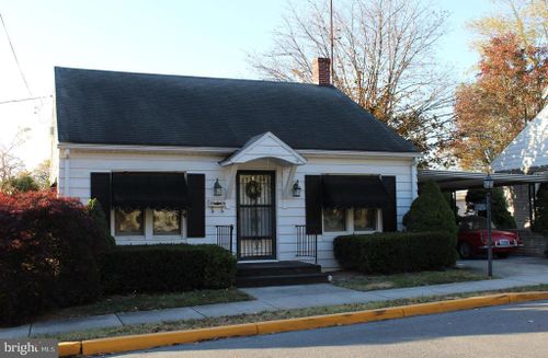 61 S Carl Ave, GREENCASTLE, PA, 17225-1575 | Card Image